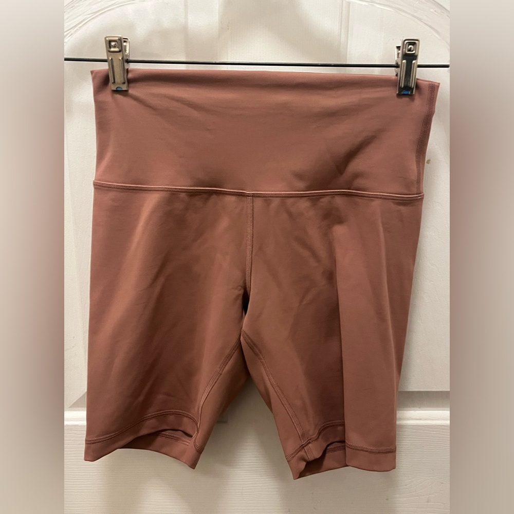 🍋 LIKE NEW Lululemon Wunder Train High Rise Short 8" - Spiced Chai - Sz 8